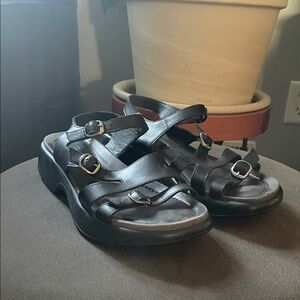Dansko Women’s EUR 39 US 8.5/9 Women’s Black Leather Wedge Sandals